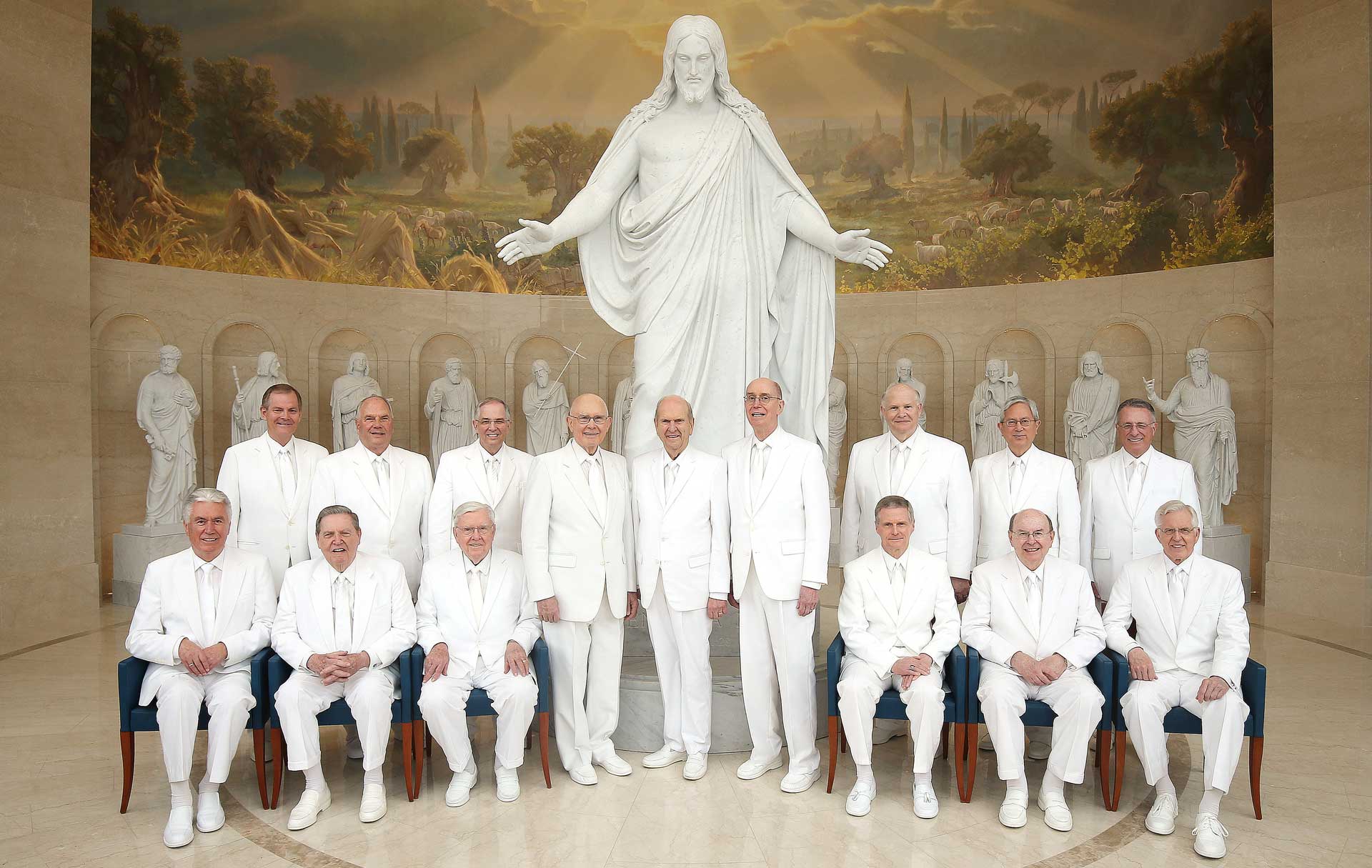 Los Doce Apóstoles y la Primera Presidencia de la Iglesia de Jesucristo de los Santos de los Últimos Días en el Centro de Visitantes del Templo de Roma, Italia. Imagen a través de la Iglesia de Jesucristo.