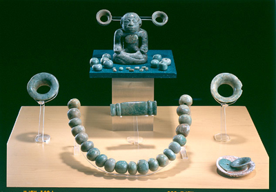 Joyas de jadeíta de la Pirámide de la Luna, Teotihuacán, ca.400-500. Imagen a través de mesoweb.com