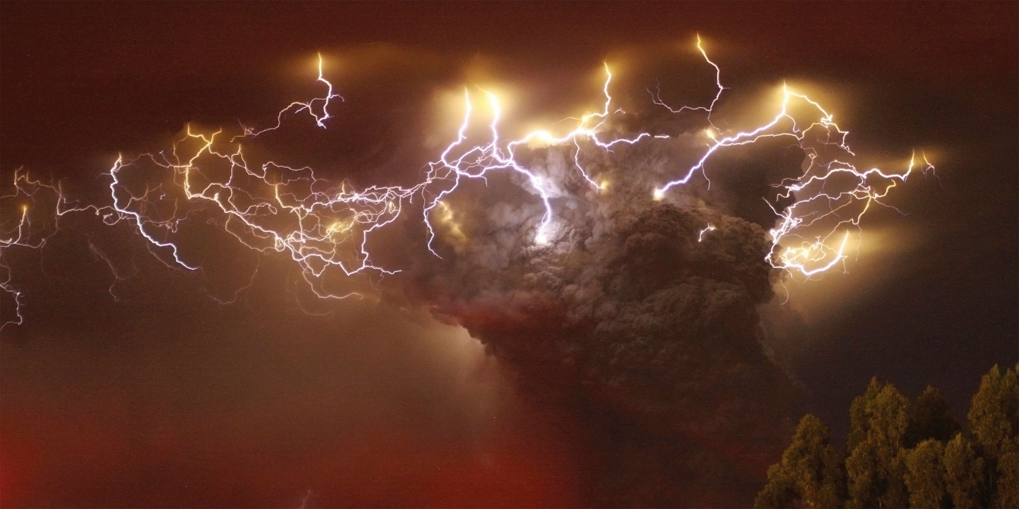 Erupción del volcán Cordón Caulle en el centro de Chile en 2011, vía Reuters