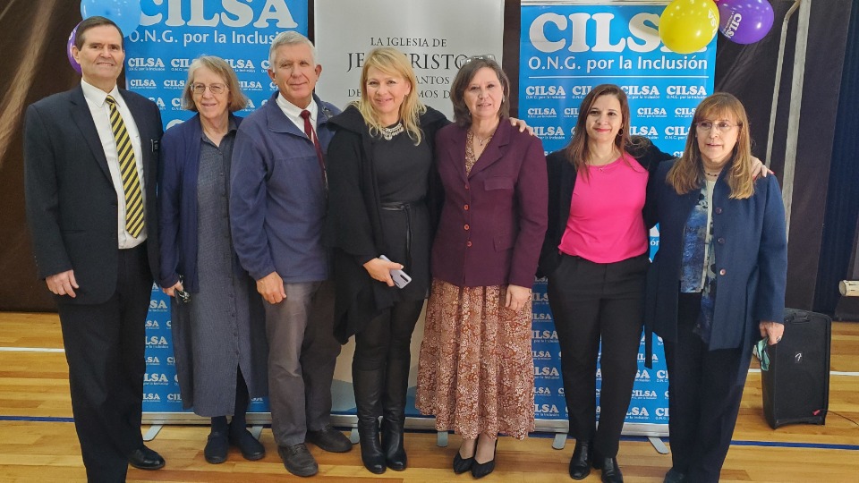 Representantes del Área Sudamérica Sur de la Iglesia conmemoran 16 años con CILSA y realizan donación de sillas de ruedas en Argentina. Crédito: La Iglesia de Jesucristo de los Santos de los Últimos Días